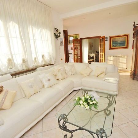 Raffinato Attico Vicino Al Mare Con Solarium Lido Di Camaiore Buitenkant foto