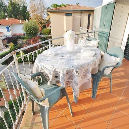 Raffinato Attico Vicino Al Mare Con Solarium Lido Di Camaiore Buitenkant foto