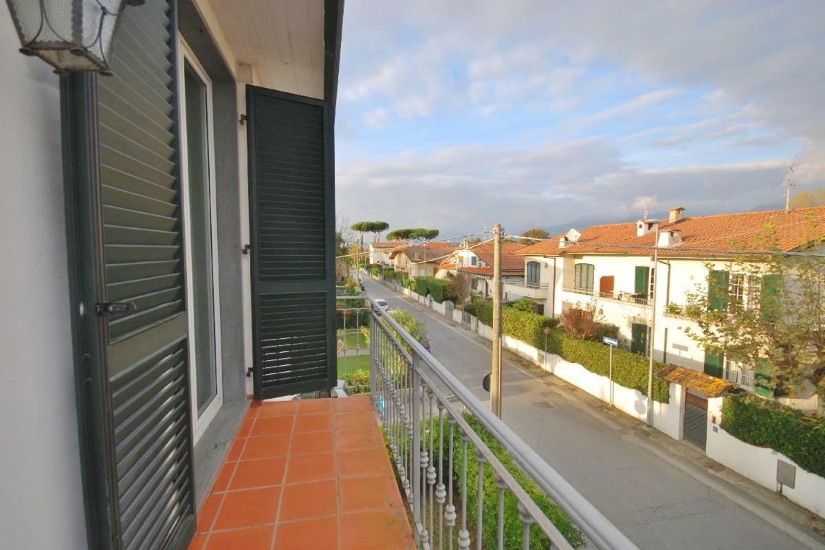 Raffinato Attico Vicino Al Mare Con Solarium Lido Di Camaiore Buitenkant foto