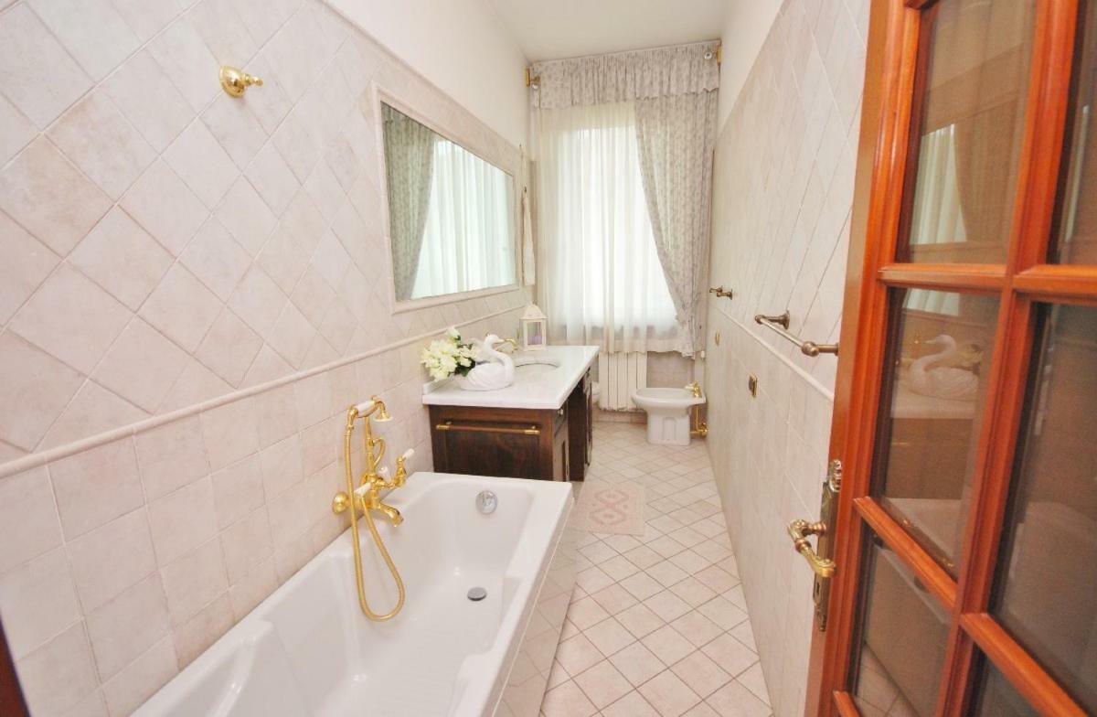 Raffinato Attico Vicino Al Mare Con Solarium Lido Di Camaiore Buitenkant foto