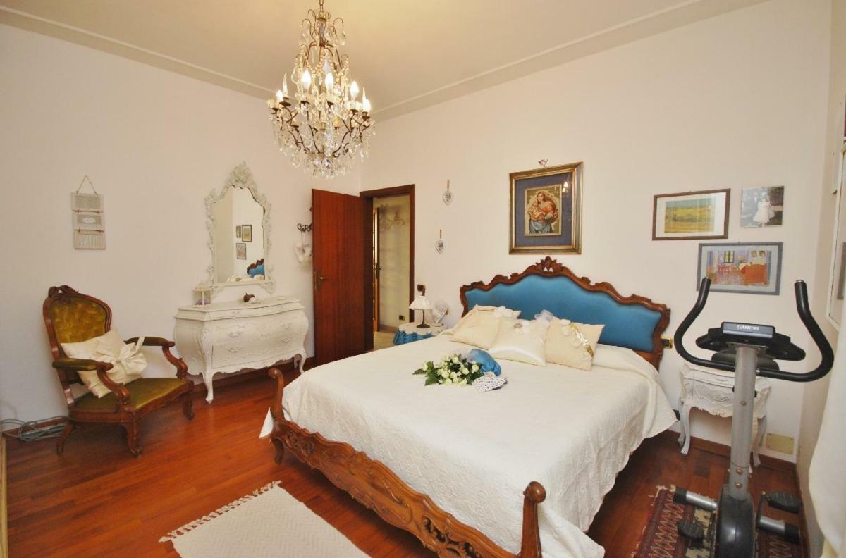 Raffinato Attico Vicino Al Mare Con Solarium Lido Di Camaiore Buitenkant foto