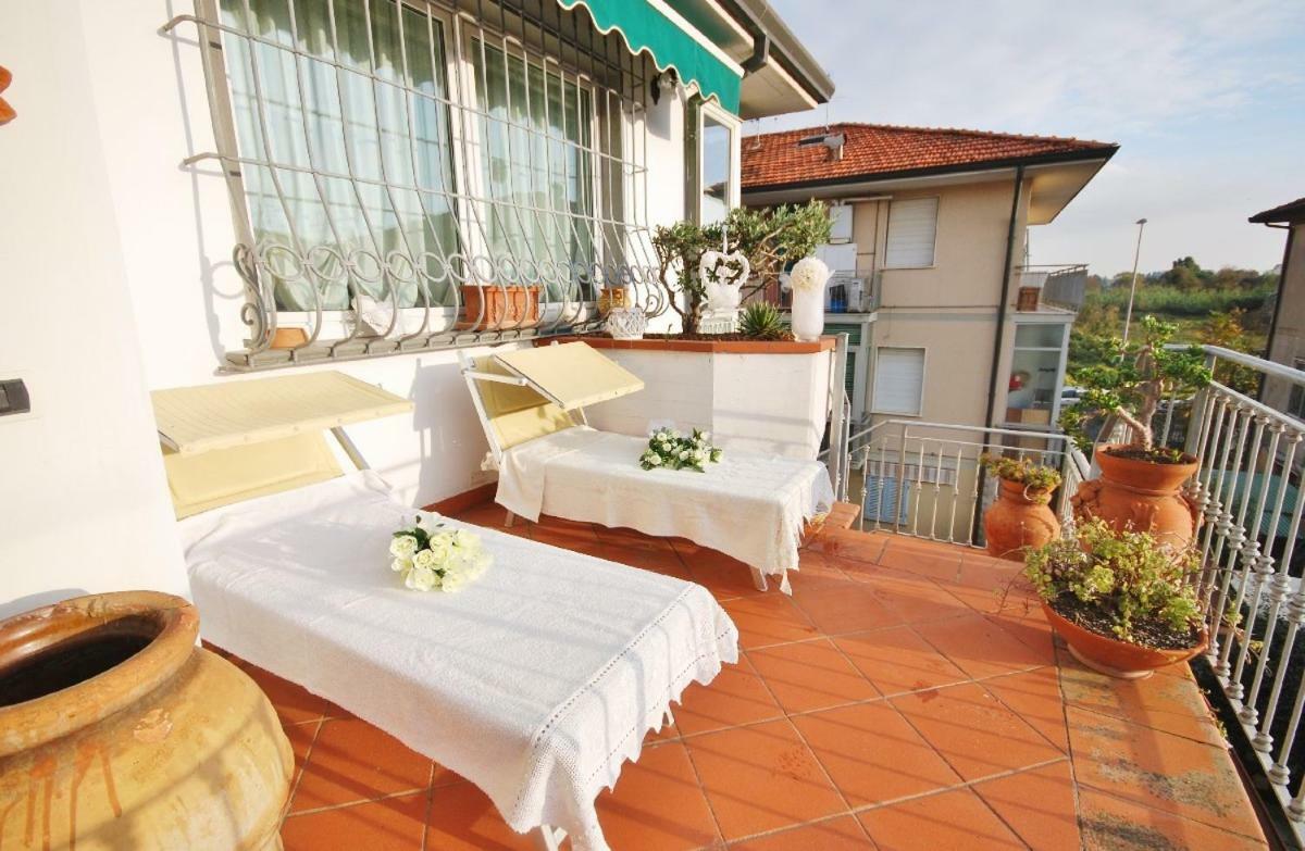 Raffinato Attico Vicino Al Mare Con Solarium Lido Di Camaiore Buitenkant foto