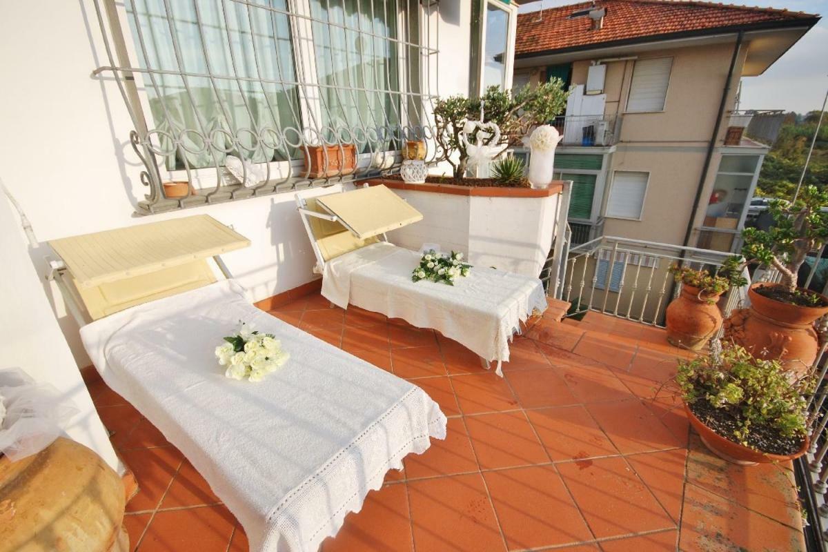 Raffinato Attico Vicino Al Mare Con Solarium Lido Di Camaiore Buitenkant foto
