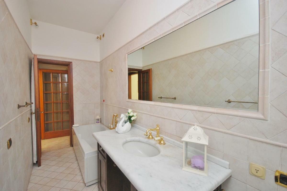 Raffinato Attico Vicino Al Mare Con Solarium Lido Di Camaiore Buitenkant foto