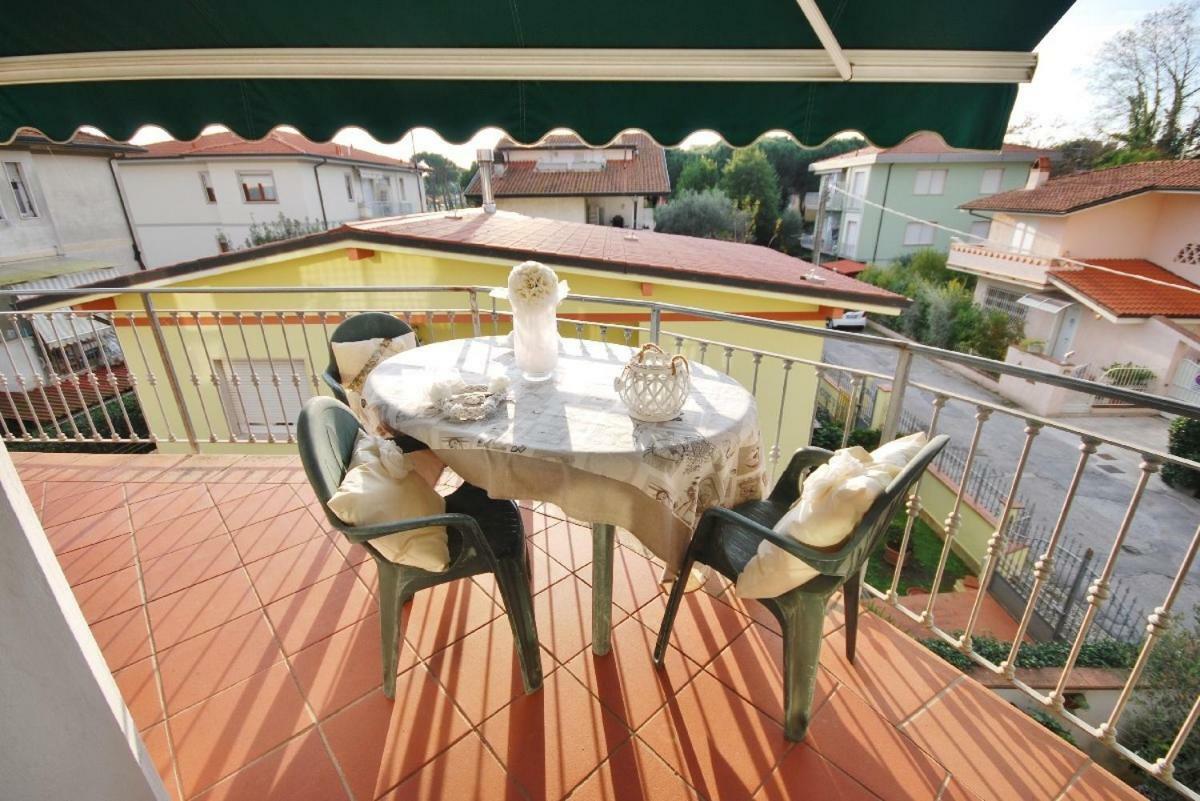 Raffinato Attico Vicino Al Mare Con Solarium Lido Di Camaiore Buitenkant foto