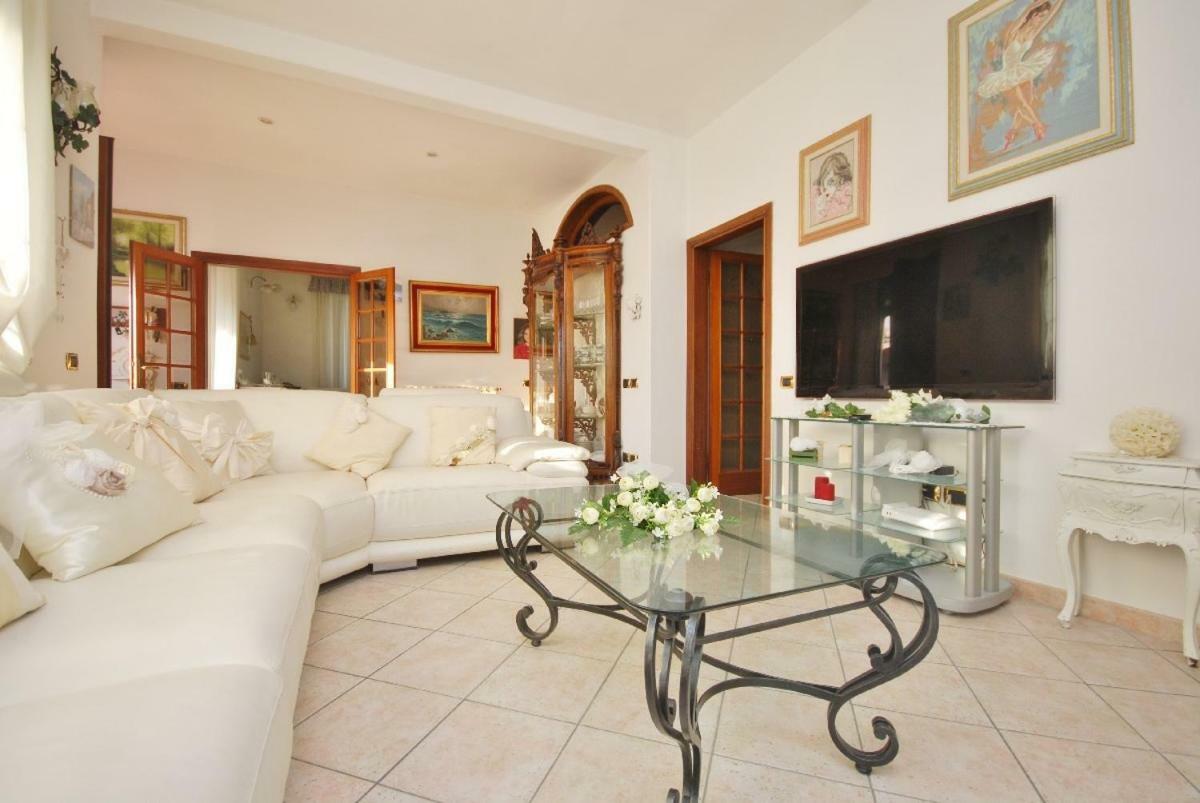 Raffinato Attico Vicino Al Mare Con Solarium Lido Di Camaiore Buitenkant foto