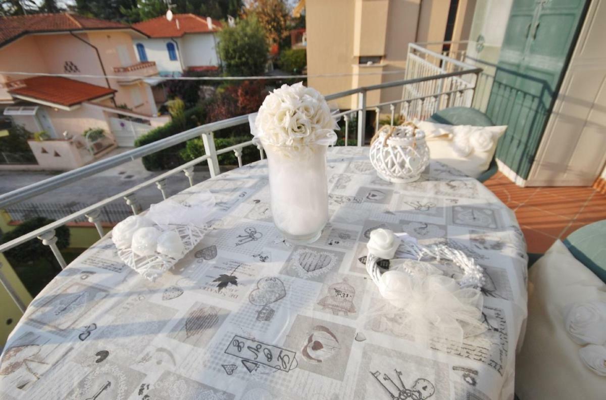 Raffinato Attico Vicino Al Mare Con Solarium Lido Di Camaiore Buitenkant foto