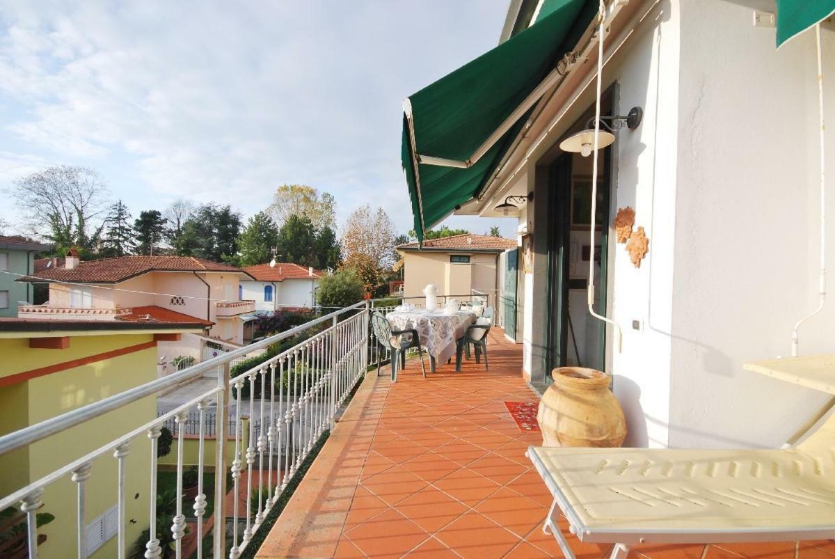 Raffinato Attico Vicino Al Mare Con Solarium Lido Di Camaiore Buitenkant foto