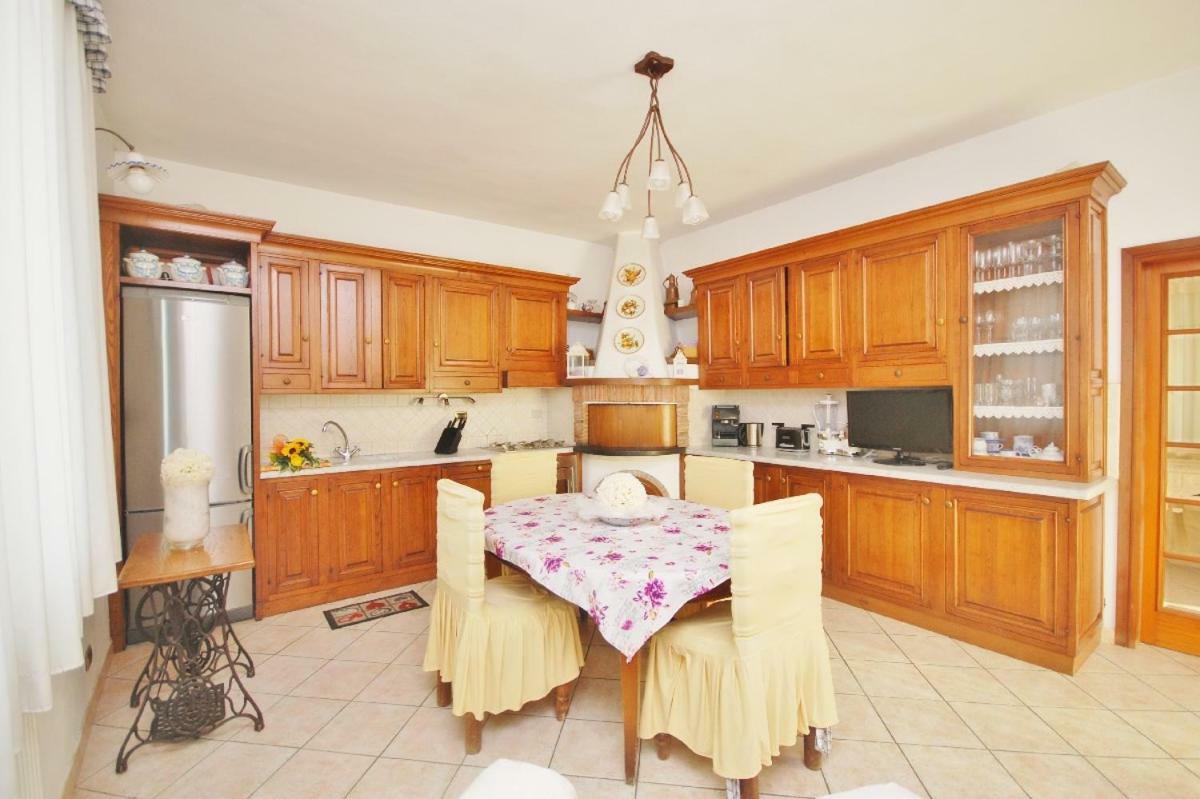 Raffinato Attico Vicino Al Mare Con Solarium Lido Di Camaiore Buitenkant foto