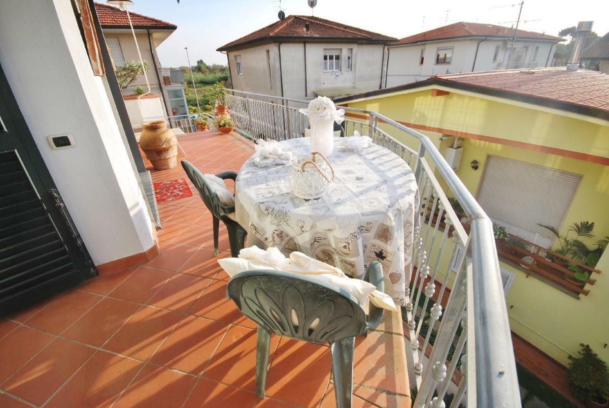 Raffinato Attico Vicino Al Mare Con Solarium Lido Di Camaiore Buitenkant foto