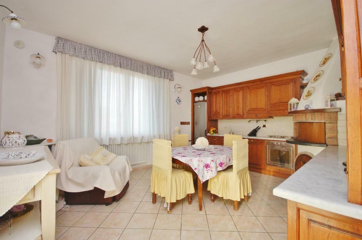 Raffinato Attico Vicino Al Mare Con Solarium Lido Di Camaiore Buitenkant foto
