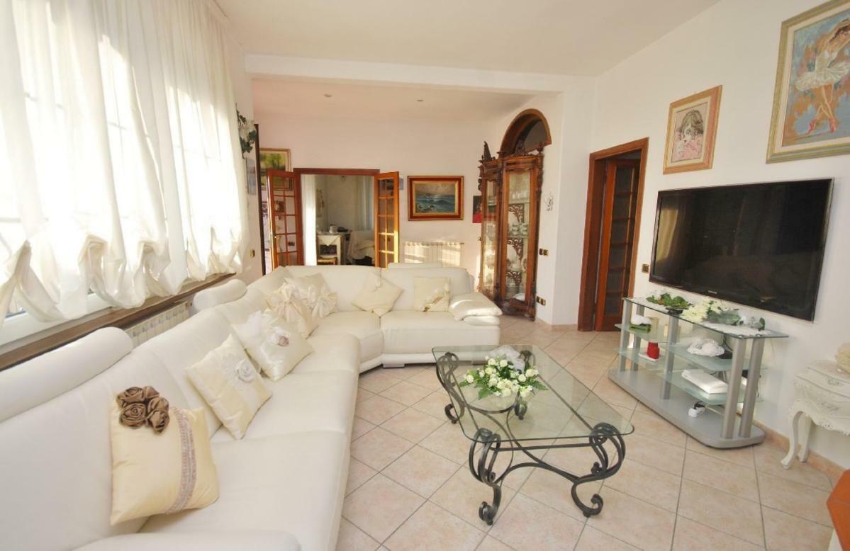 Raffinato Attico Vicino Al Mare Con Solarium Lido Di Camaiore Buitenkant foto