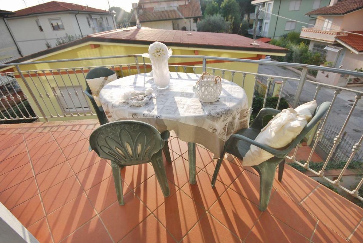 Raffinato Attico Vicino Al Mare Con Solarium Lido Di Camaiore Buitenkant foto