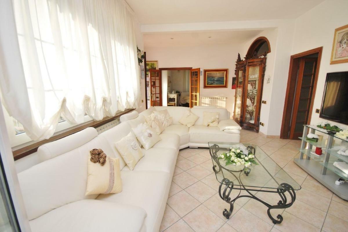 Raffinato Attico Vicino Al Mare Con Solarium Lido Di Camaiore Buitenkant foto